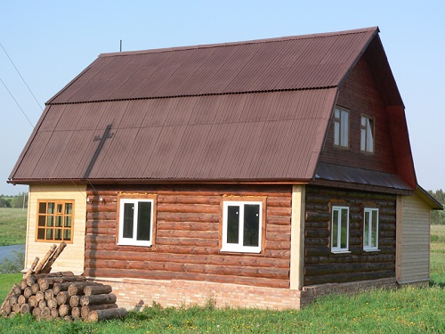 Крыша, покрытая битумным шифером