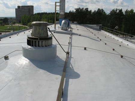 Крыша, покрытая битумной мастикой