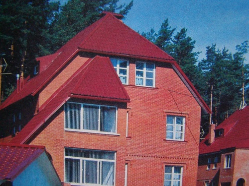 Полувальмовая крыша