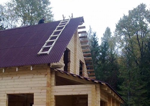 Покрытие двускатной крыши