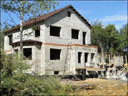 Дом с небольшим наклоном крыши