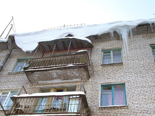 Снег на крыше 